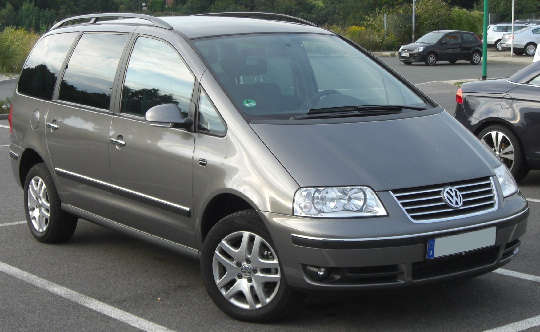 _vyr_352VW_Sharan_Pacific_-2004-_front.jpg